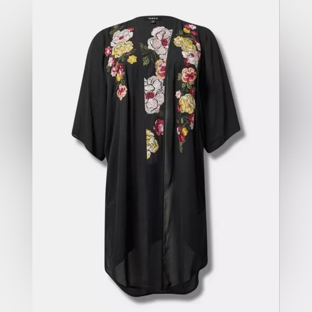 BNWOT Torrid Georgette Shirttail Embellished Kimono Size 3X